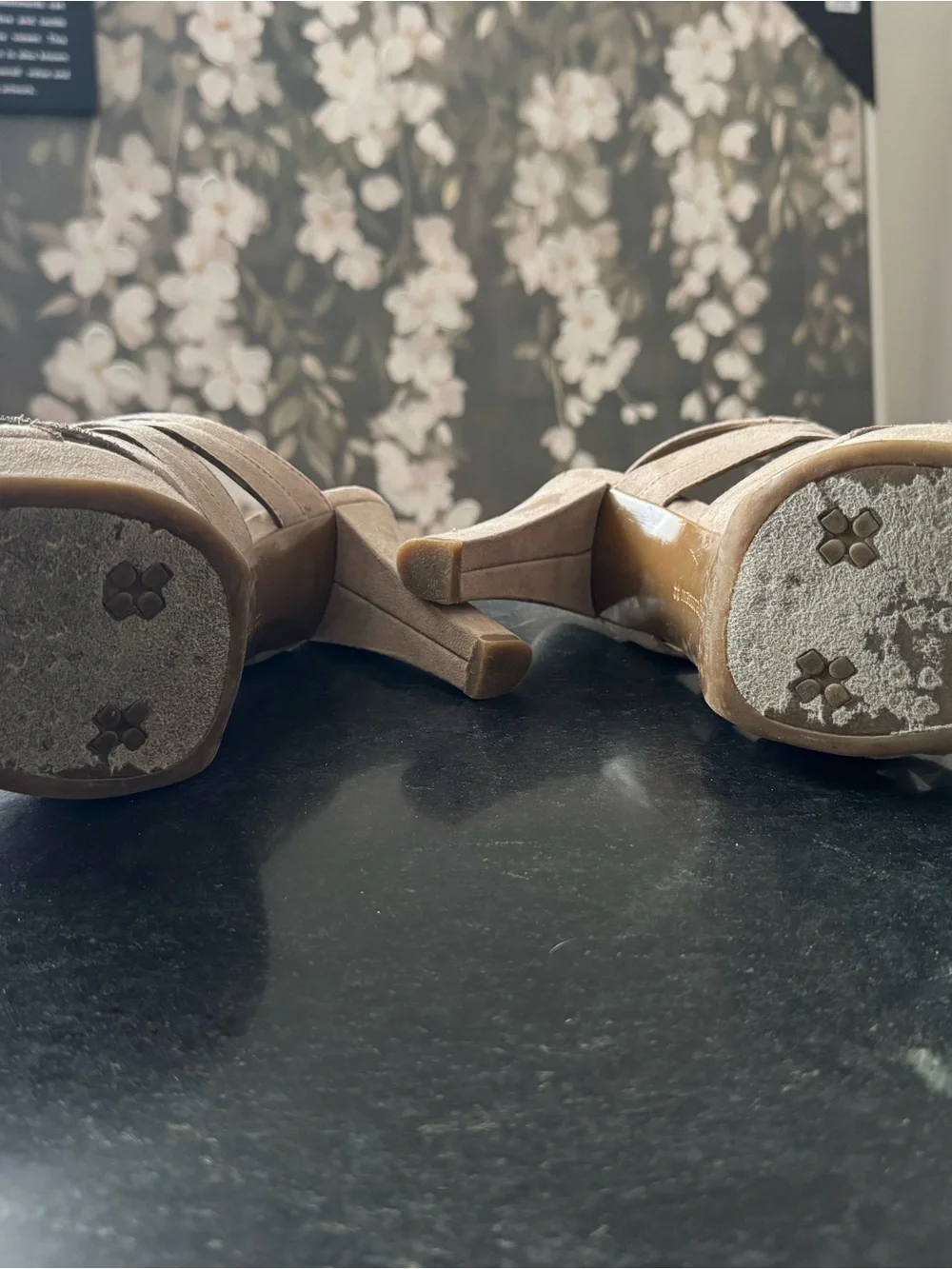 Women’s Suede Naturalizer Heels - Picture 4 of 5